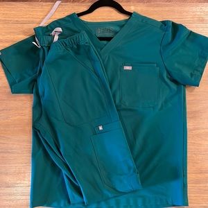 Leon top (medium), Cairo cargo pants (small)